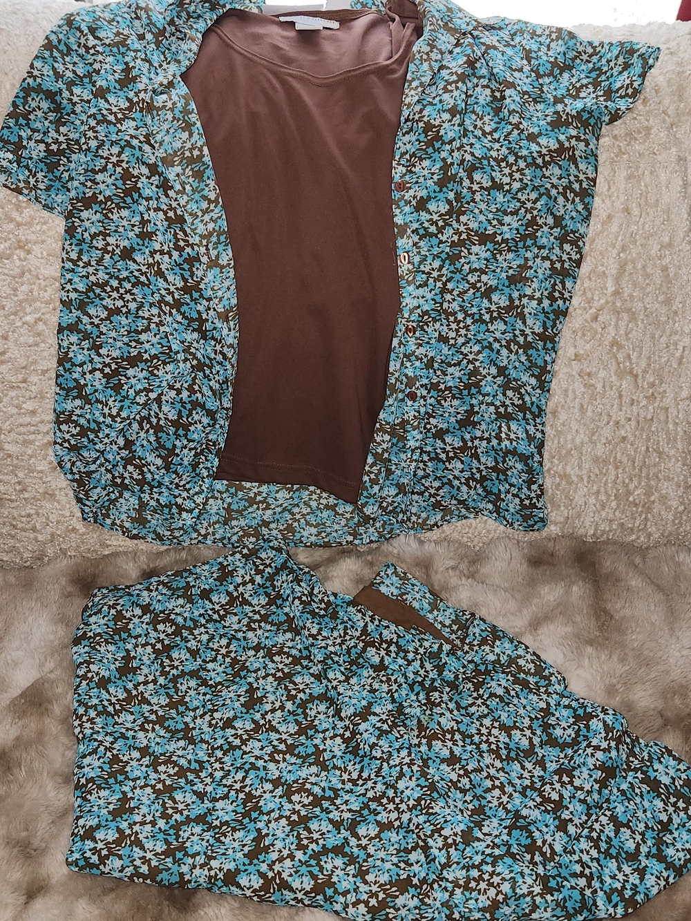 Two-Piece Floral Set in Brown and Teal Size Petite 14